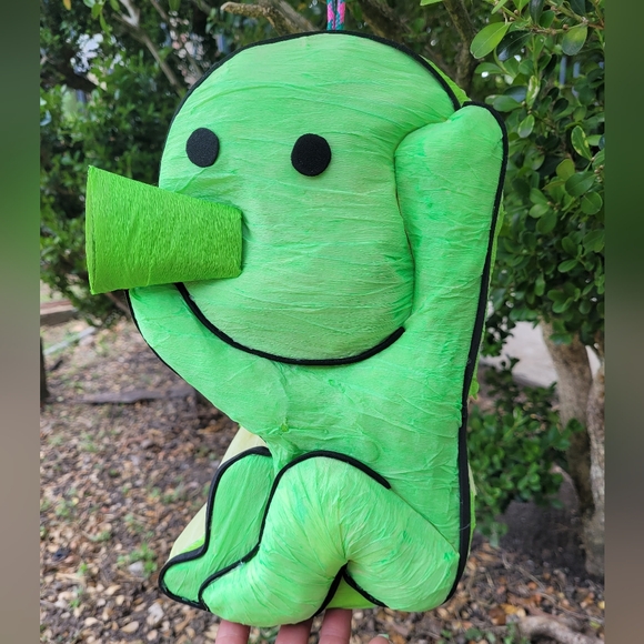 Smiski Mini Gift piñata GLOW in The Dark - Picture 1 of 7